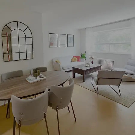 Cozy Upper Beaches Apartment